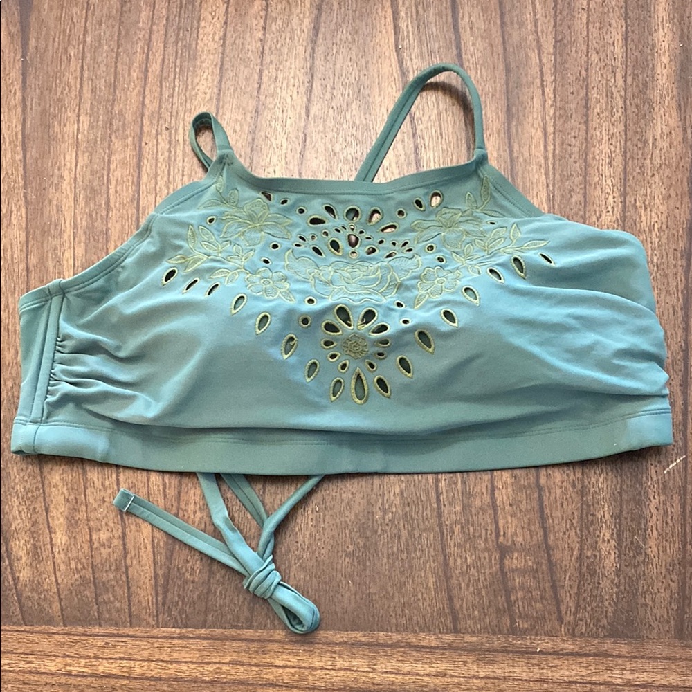 Xhilaration Green Embroidered Laser-Cut Swim Top — Size
 24W